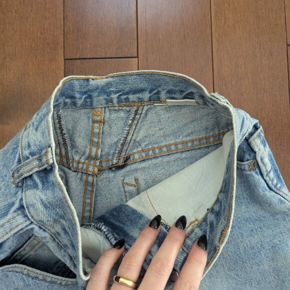 LIGHT WASH RAW CUT VINTAGE JEANS - Picture 2 of 4